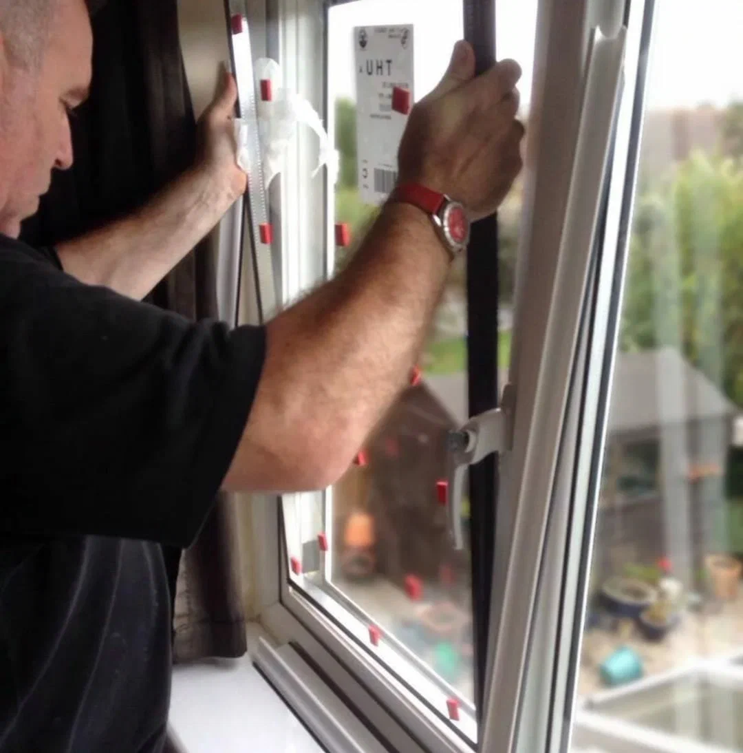 Замена разбитых стекол в окнах