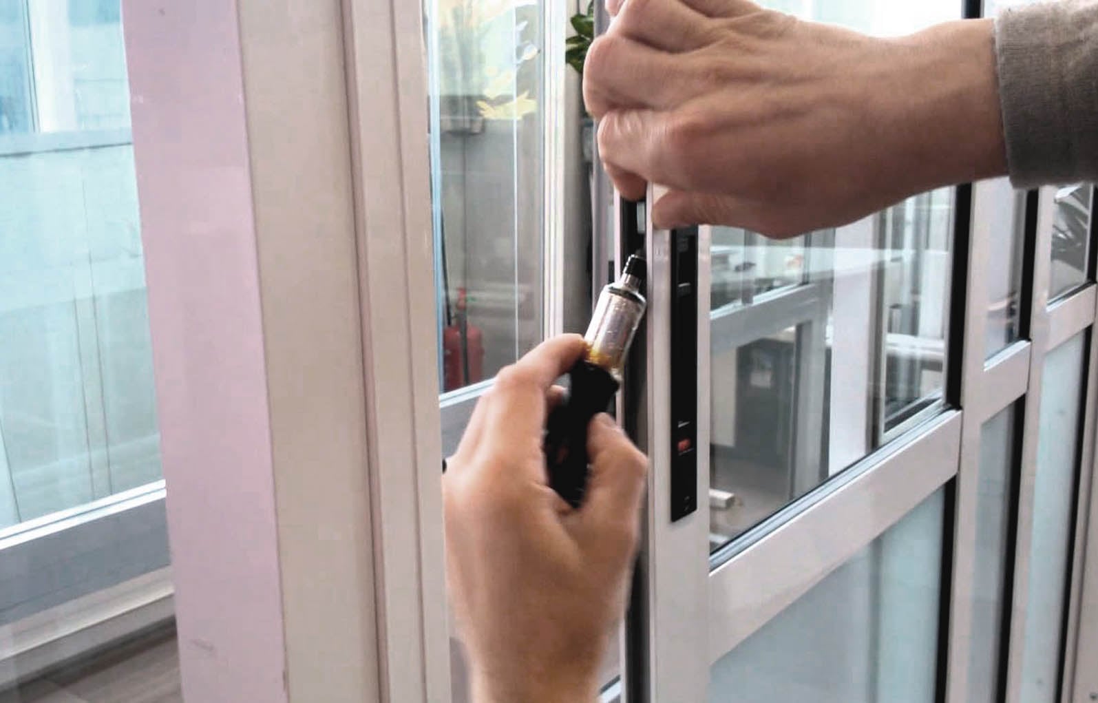 Замена уплотнителей пластиковых окон